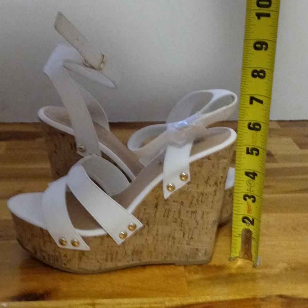 KYNDALL,Wedges, 8.5, white, SMOKE-FREE CLOSET! 🚭🛍️ - Picture 7 of 10